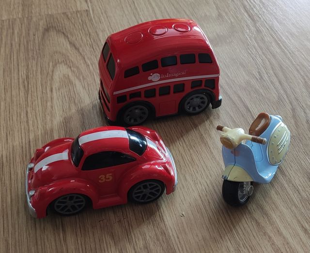 Vehículos antiguos de juguete