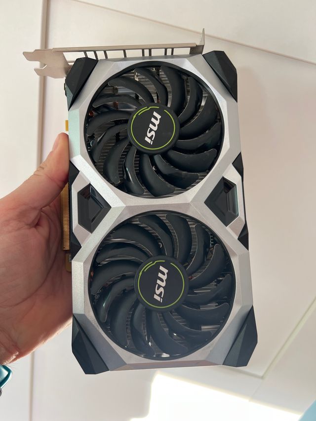Tarjeta gràfica 2060 rtx msi de segunda mano por 195 EUR en La Seu d