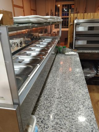 Mesa fría y horno para pizzas