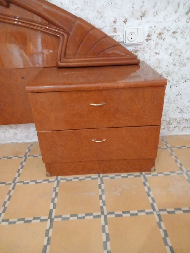 cabezero y dos mesitas a juego negociable