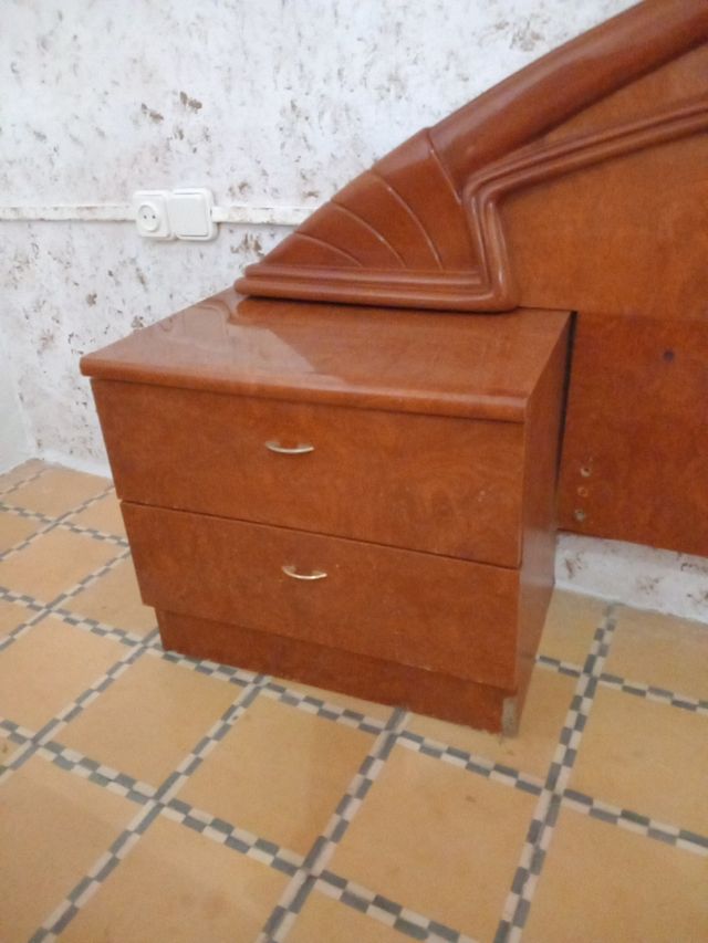 cabezero y dos mesitas a juego negociable