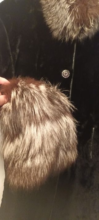 Abrigo de piel natural y gorro