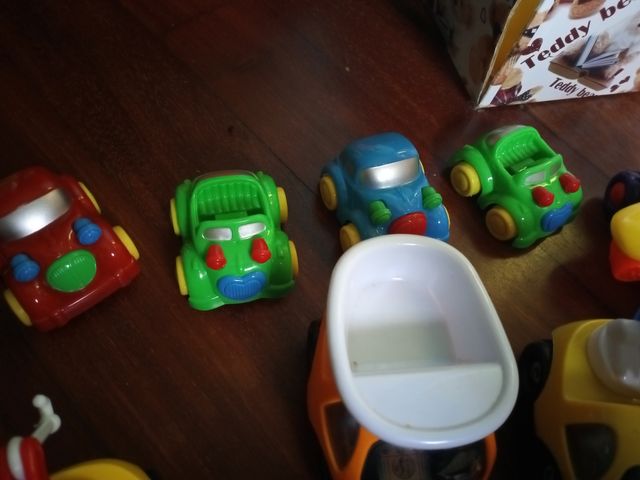 Lote de 12 vehículos para bebés