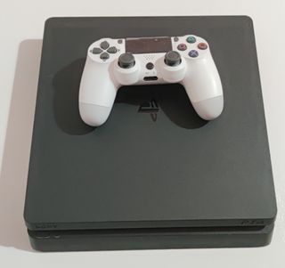 PS4 de 1 TB + Mando + Cables