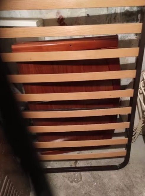 vendo escritorio, junto cama nido