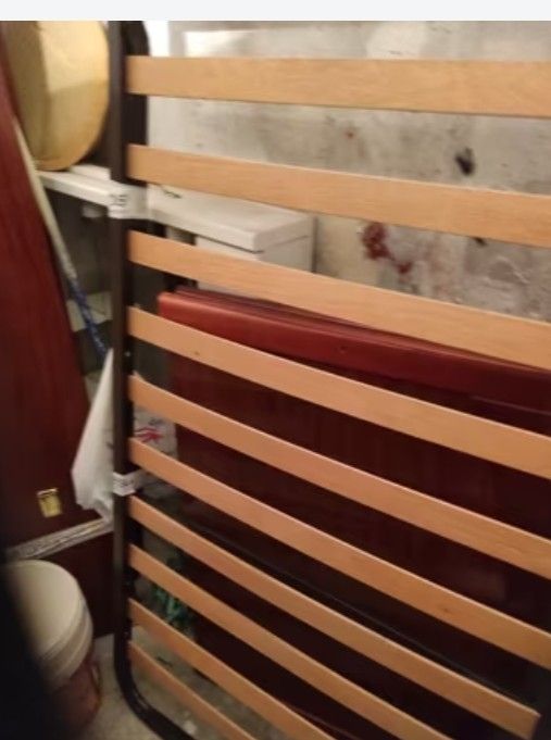 vendo escritorio, junto cama nido