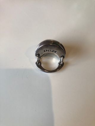 Anillo plata marca Ciclón