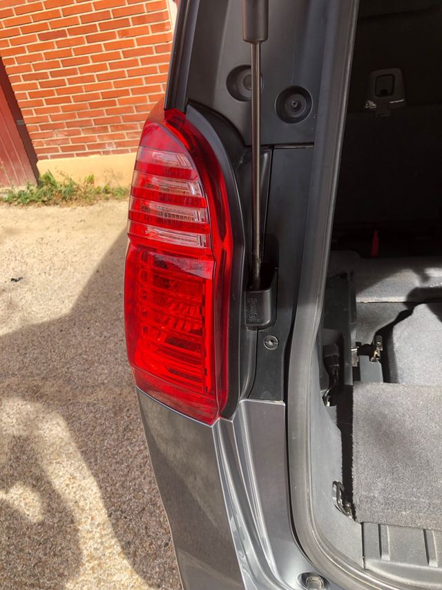 Tapa de anclage amortiguador maletero Peugeot 5008