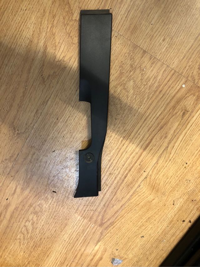 Tapa de anclage amortiguador maletero Peugeot 5008