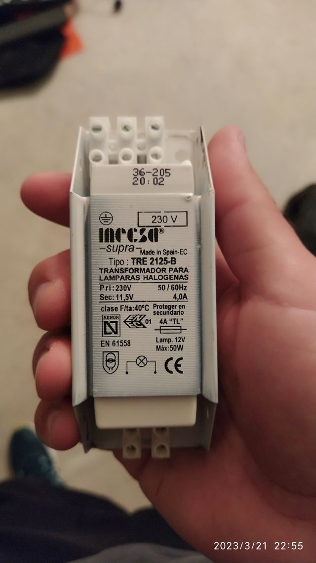 Transformador de corriente de 220v a 12v .