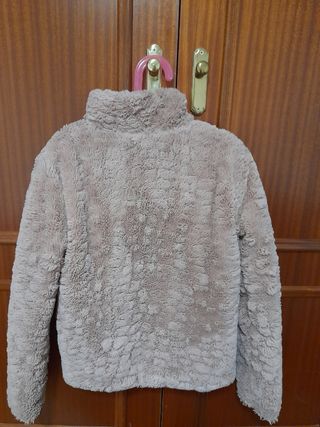 Abrigo de pelo rosa claro talla 10 años