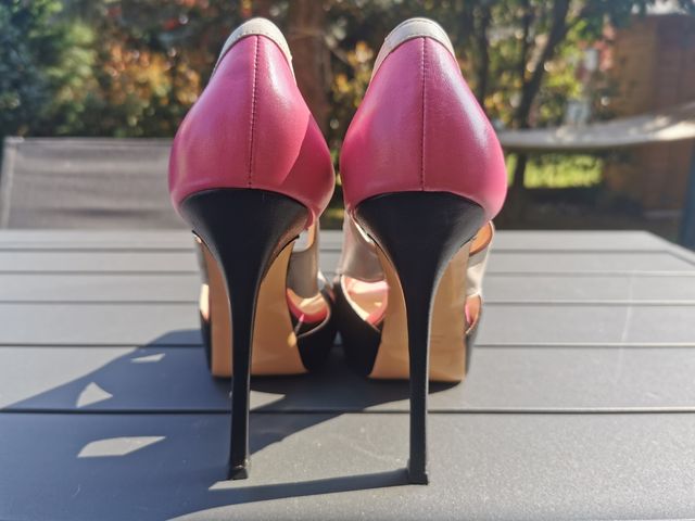 Scarpa décolleté spuntata con plateau nera rosa