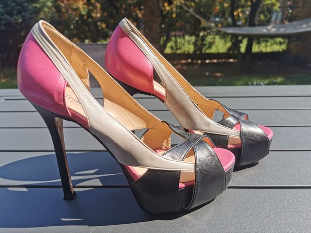 Scarpa décolleté spuntata con plateau nera rosa