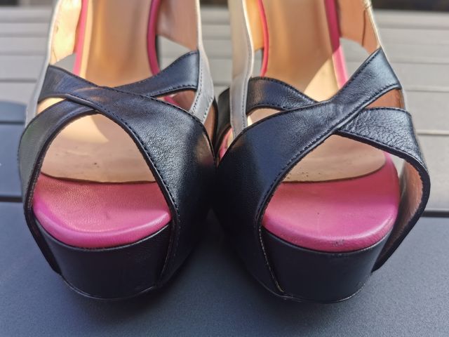 Scarpa décolleté spuntata con plateau nera rosa