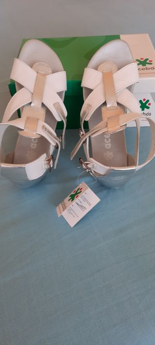 SANDALIAS sin estrenar. 