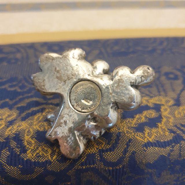 oggetto decorativo grapollo di uva argento