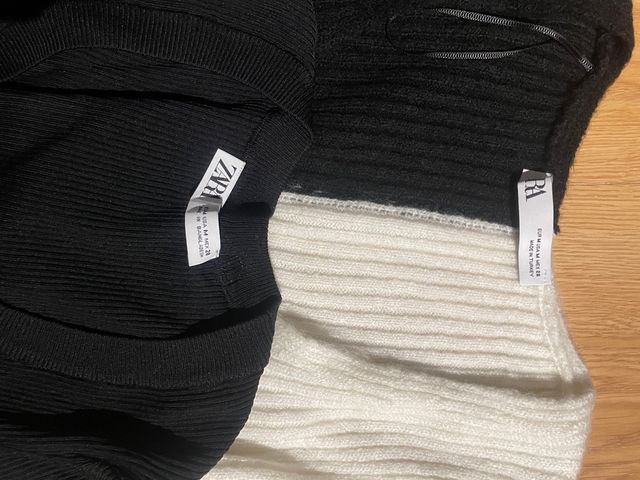 Conjunto jersey blanco y negro y camiseta negra