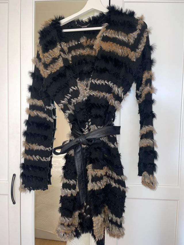 Abrigo Custo Barcelona con cinturón negro