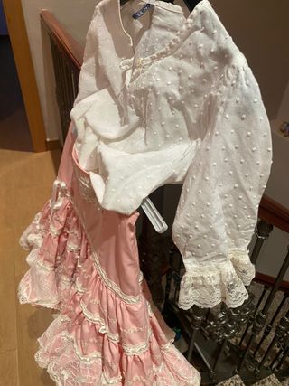 Traje de flamenca de falda y camisa de niña 