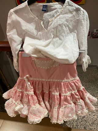Traje de flamenca de falda y camisa de niña 
