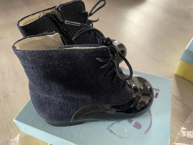 Pascuala niña piel talla 22