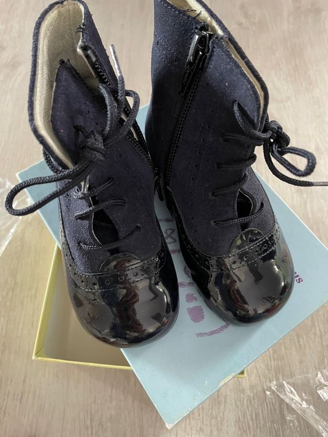 Pascuala niña piel talla 22