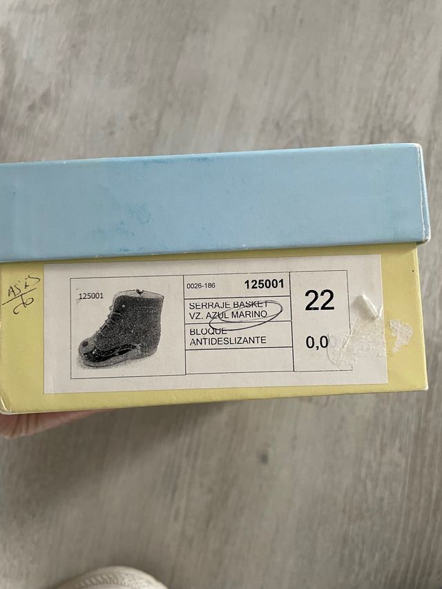 Pascuala niña piel talla 22