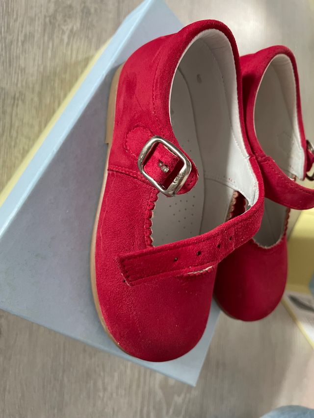 Zapato rojo ante niña talla 23