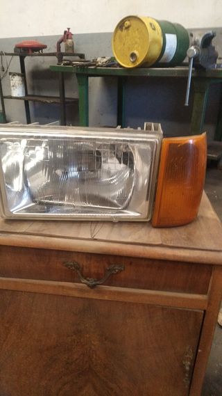 faros Renault 9