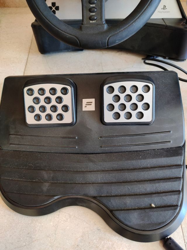Volante + pedales PlayStation