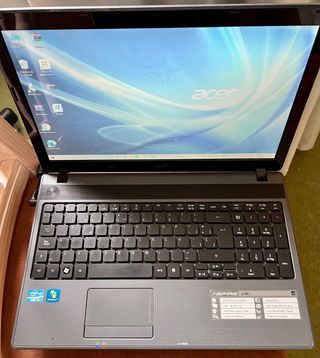 Portátil ACER Aspire 5749