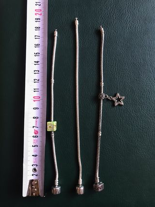 Tres pulseras tipo Pandora 