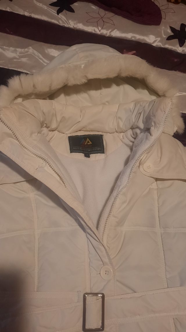 Abrigo blanco acolchado