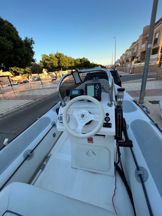 Valiant 400 zodiac Semirrigida Neumatica 
URGE!!!!