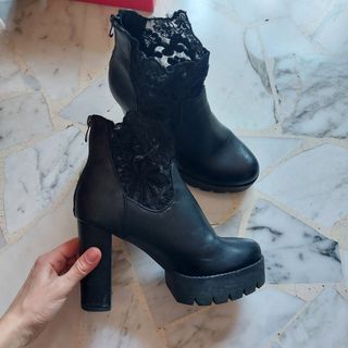 elegante stivaletto con zeppa numero 39