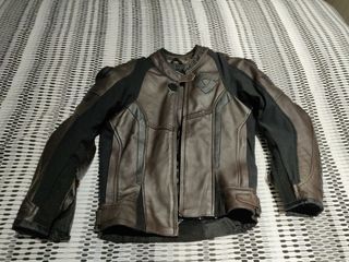 Chaqueta moto piel talla S replica Revit
