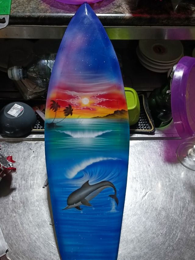 tavola a forma di self tutta dipinta