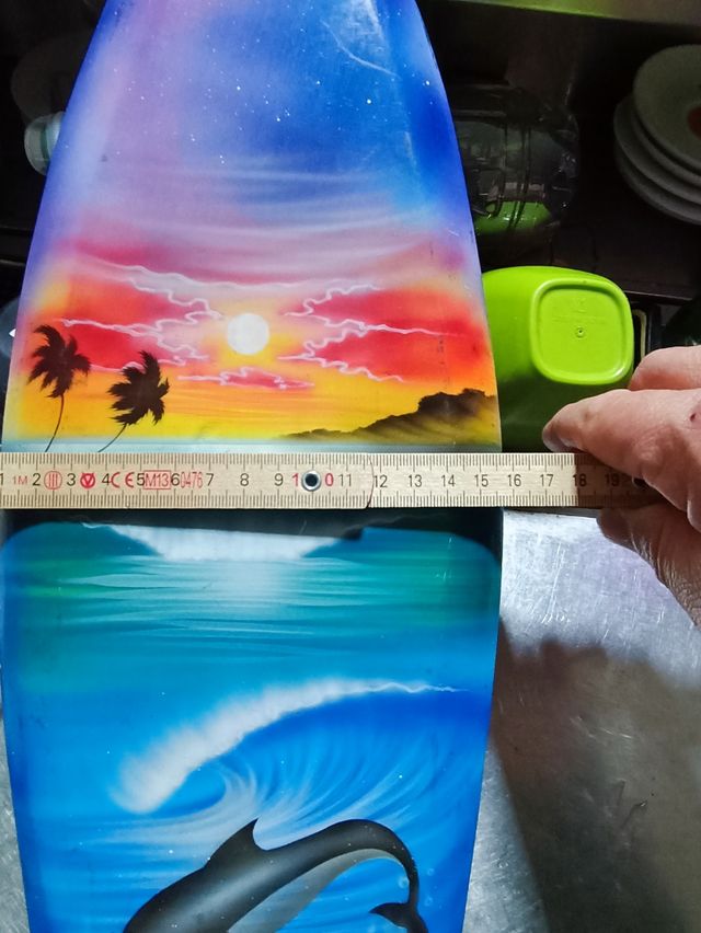 tavola a forma di self tutta dipinta