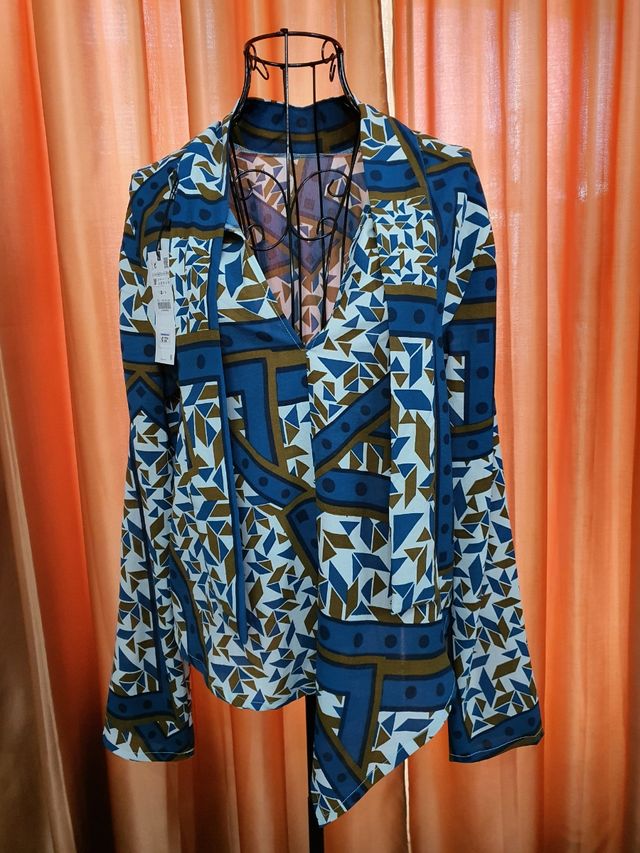 Camisa fluida estampada pañuelo Zara