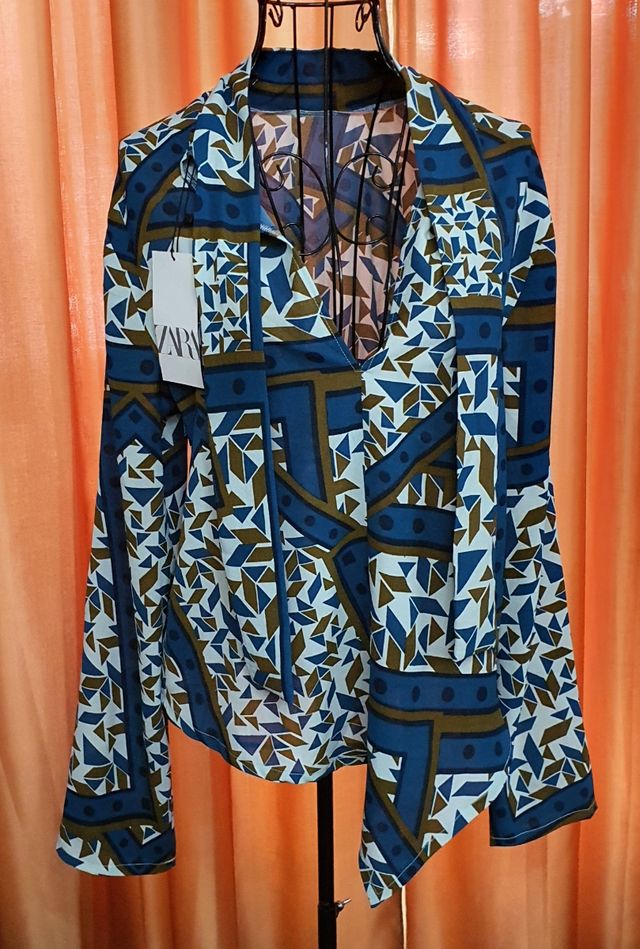 Camisa fluida estampada pañuelo Zara