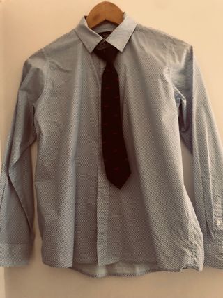 Conjunto de americana, camisa y corbata