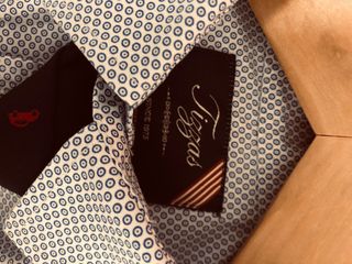 Conjunto de americana, camisa y corbata