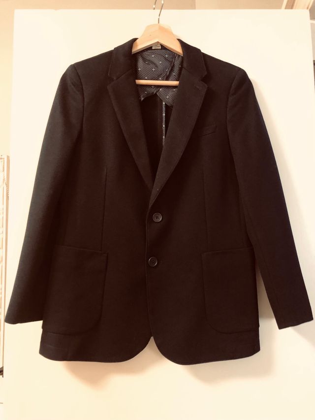 Conjunto de americana, camisa y corbata