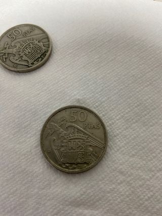 Monedas de 50 pesetas con la estrella del 58