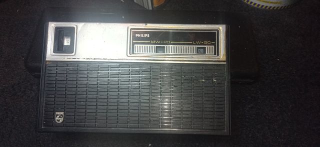 vecchia radio a transistor Philips