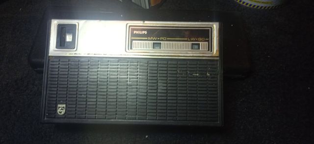 vecchia radio a transistor Philips