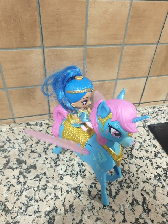 Muñeca Shimmer y su Zahracornio mágico