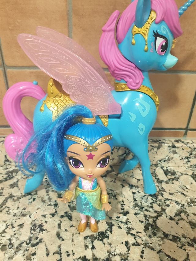 Muñeca Shimmer y su Zahracornio mágico