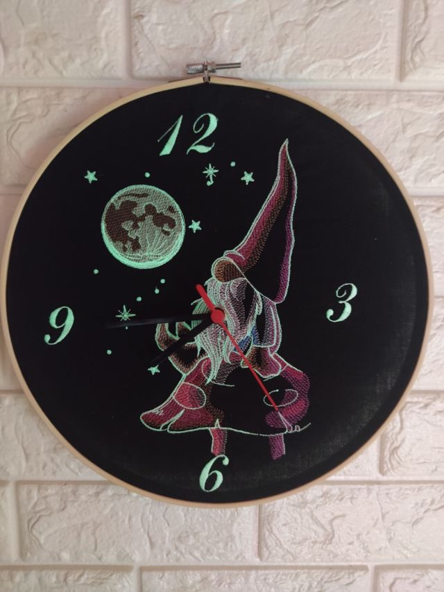 orologi che si illuminano al buio