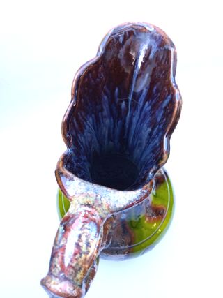 Jarra cerámica alemana verde y metálica